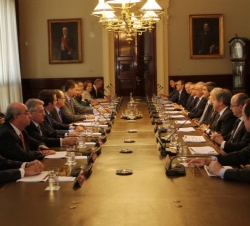 Don Felipe preside la reunión informativa con el Consejo de Gobierno del Banco de España